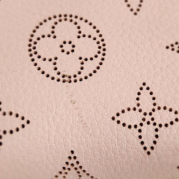 TN2139 - Louis Vuitton Mahina Zippy Wallet - Picture 4 of 9